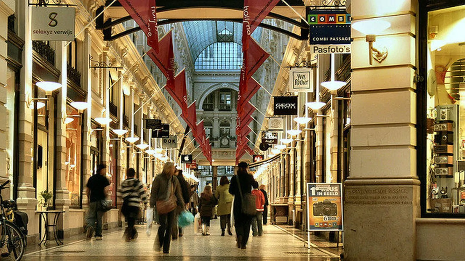 Why Should Buy Charter Hall Retail Shares (ASX CQR)